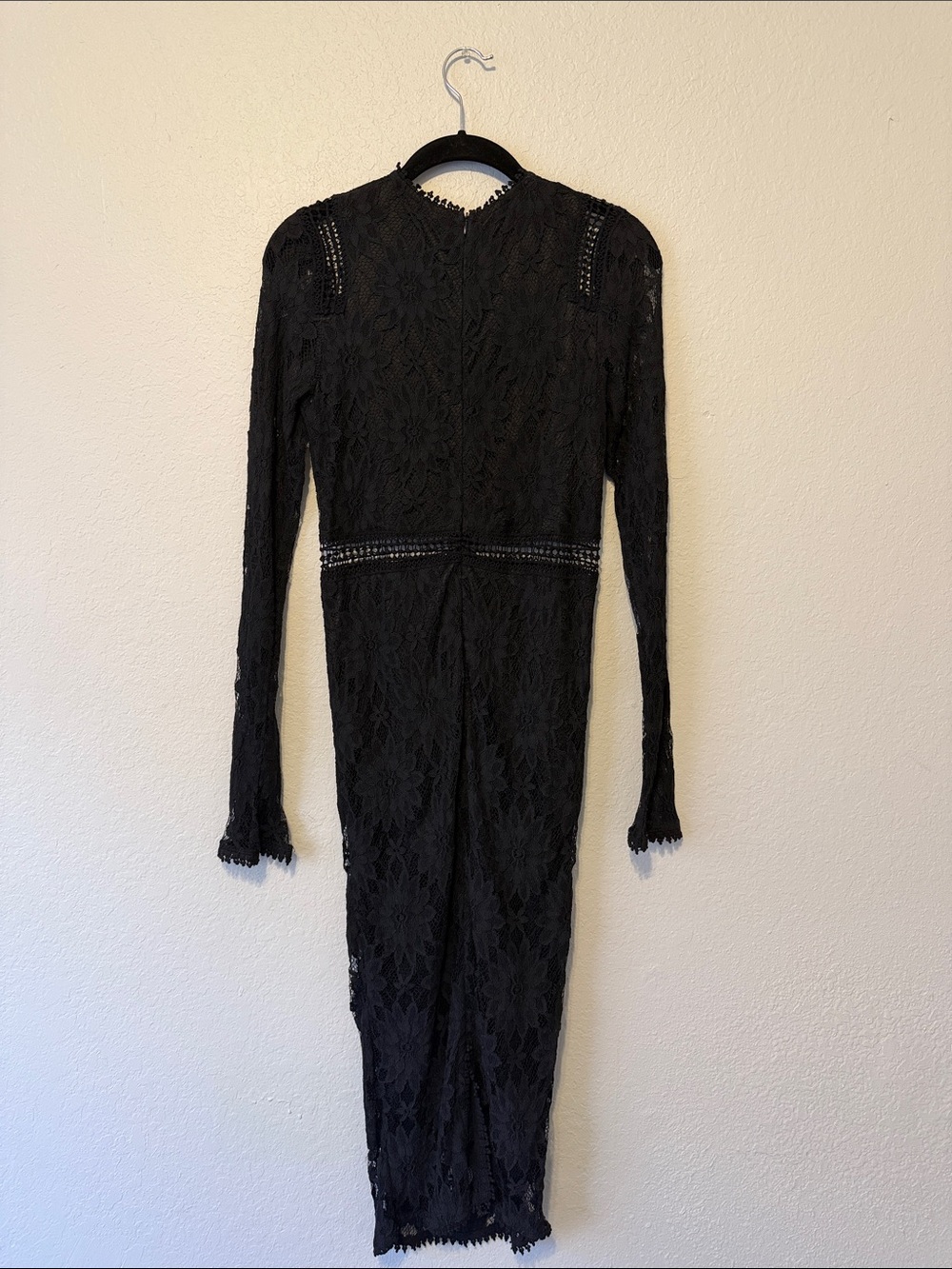 PrettyLittleThing Black Lace Midi Dress with Long Sleeves - Picture 8 of 8
